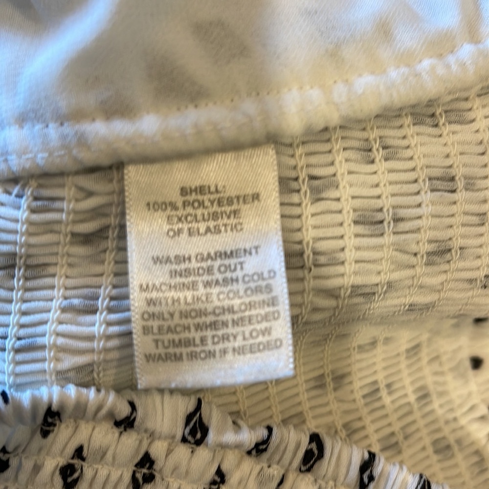 White House Black Market Blouse - Picture 8 of 8
